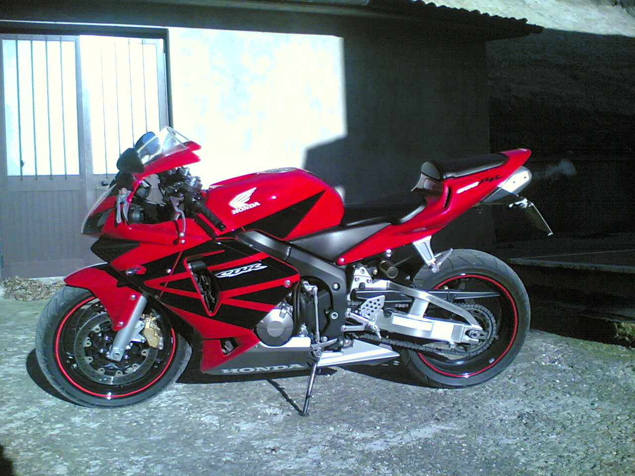 Sfondo honda cbr 600rr rossa